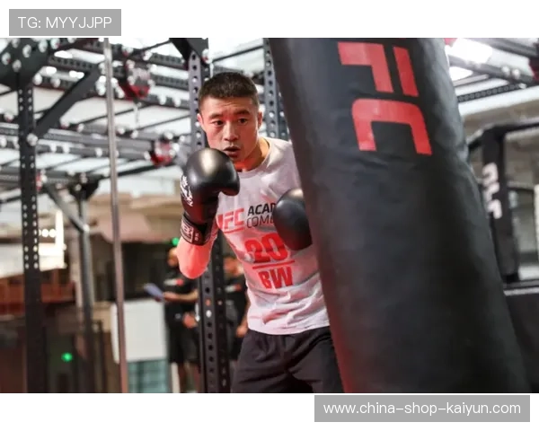 中国选手茸主因膝伤退出UFC 325期悉尼站比赛